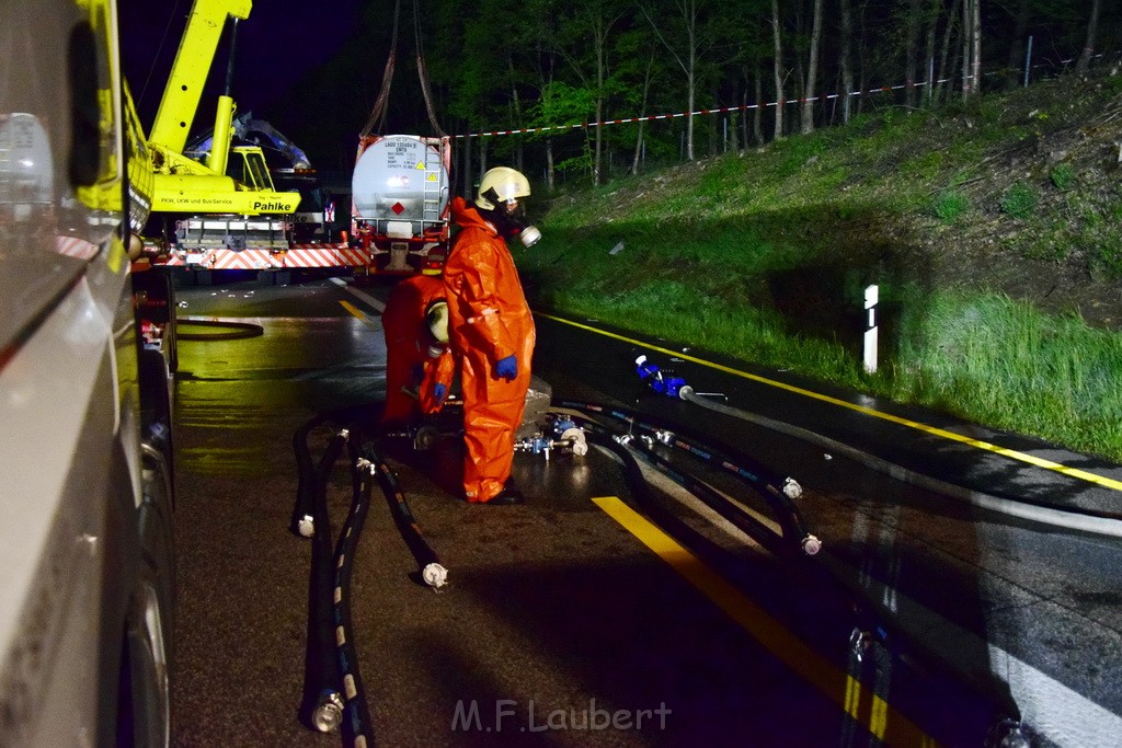 VU Gefahrgut LKW umgestuerzt A 4 Rich Koeln Hoehe AS Gummersbach P712.JPG - Miklos Laubert